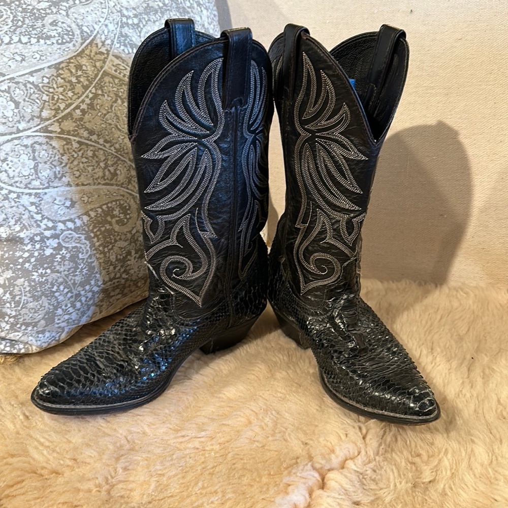 Laredo vintage snakeskin western cowboy boot